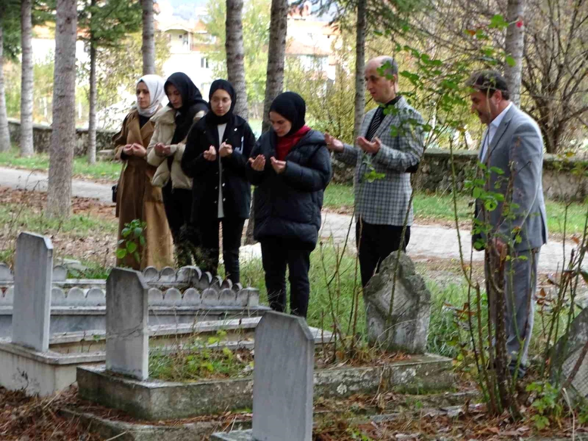 Hisarcık\'ta vefat eden öğretmenlerin mezarları ziyaret edildi