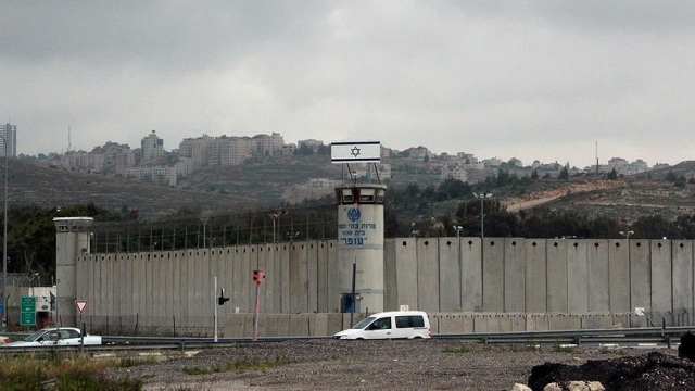 İsrail, serbest bırakılacak Filistinli tutuklulara yasaklar getirdi