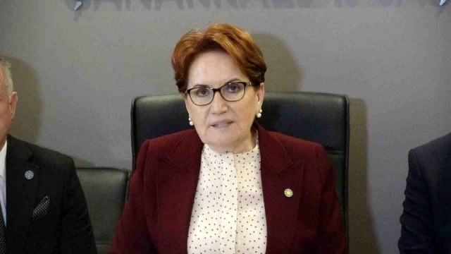 Meral Akşener, İYİ Parti Çanakkale İl Başkanlığını ziyaret etti