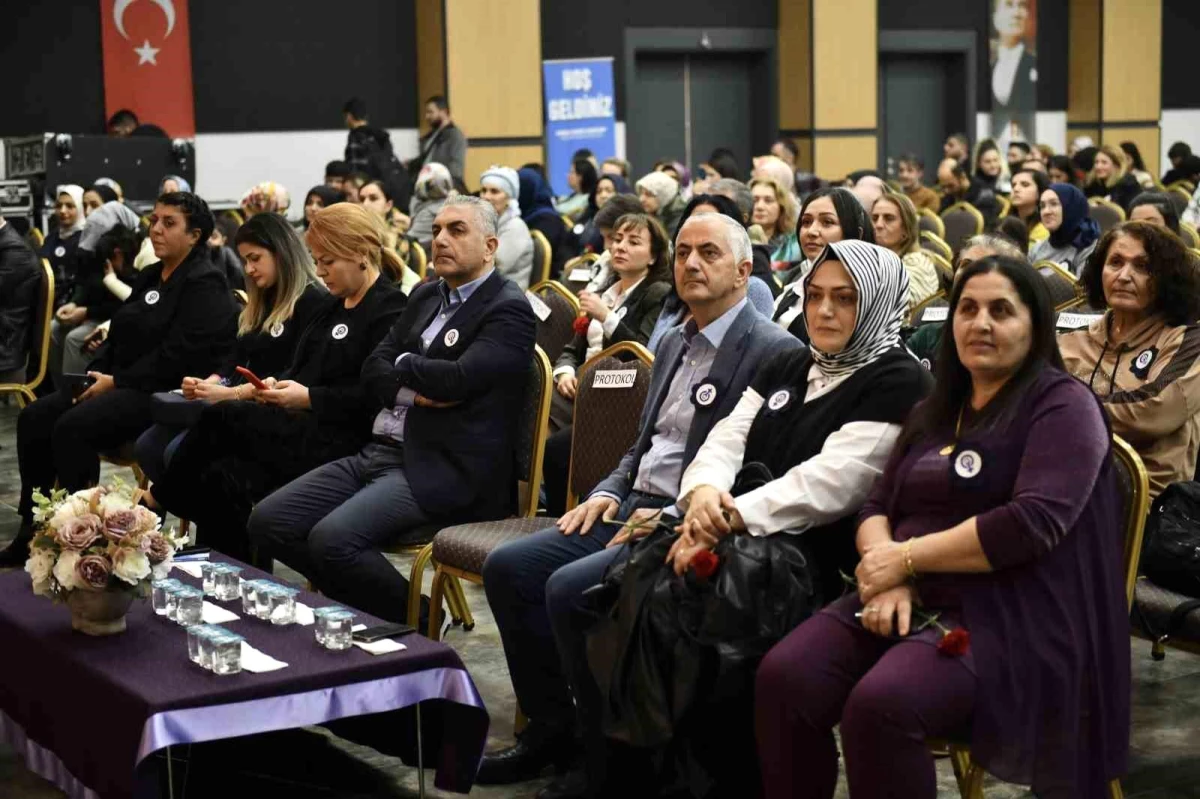 Esenyurt Belediyesi Kadına Yönelik Şiddete Karşı Seminer Düzenledi