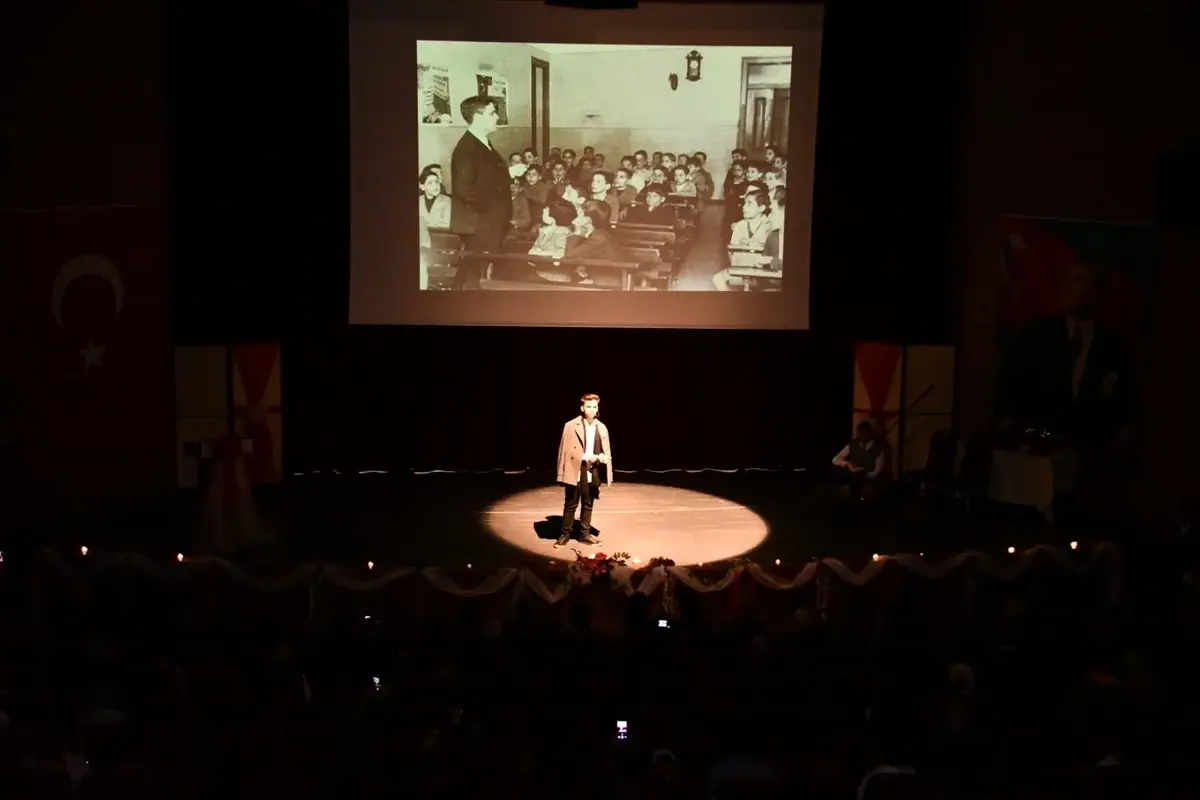 Karabük\'te lise öğrencileri şehit öğretmenleri unutmadı