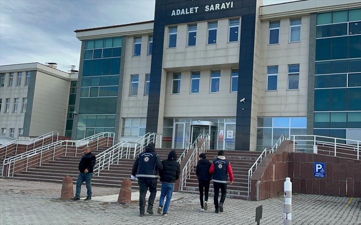 Kars\'ta İnsan Kaçakçılığı İddiasıyla 2 Afganistan Uyruklu Gözaltına Alındı