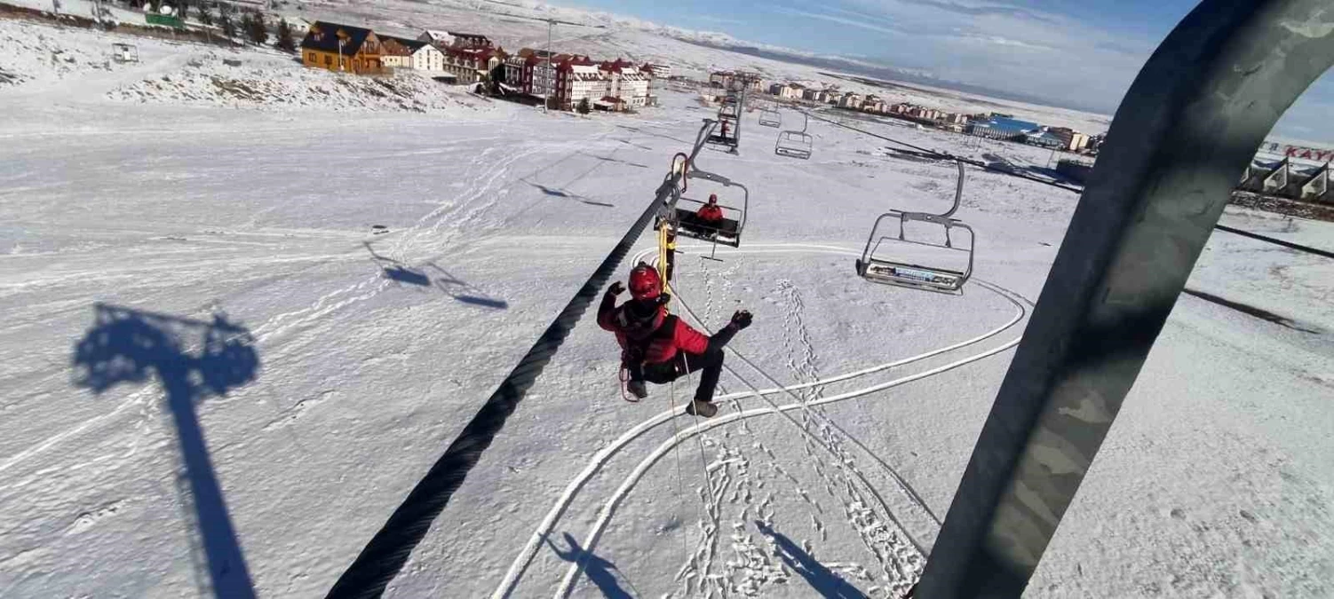 Kars\'ta Jandarma Arama Kurtarma Timleri Kış Sezonu Öncesi Eğitim Yaptı