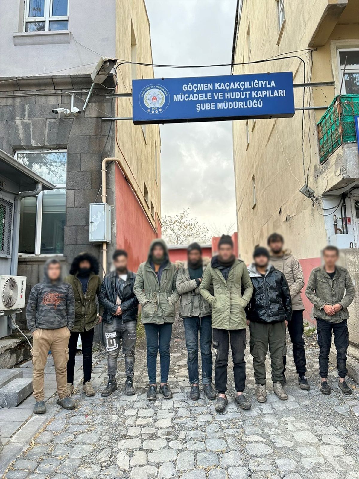 Kars\'ta kaçmaya çalışan düzensiz göçmenler yakalandı