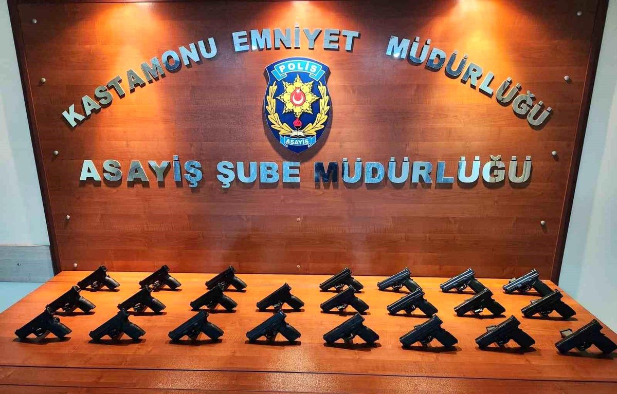 Kastamonu\'da 23 Ruhsatsız Tabanca Ele Geçirildi