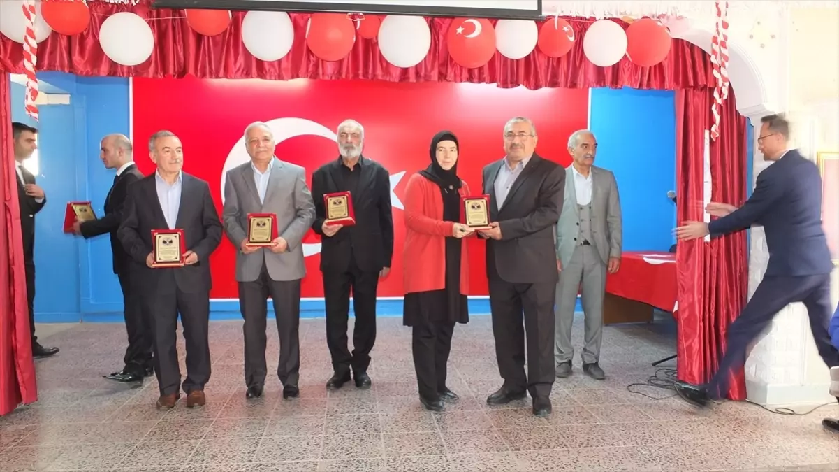 Keban\'da "24 Kasım Öğretmenler Günü" kutlandı