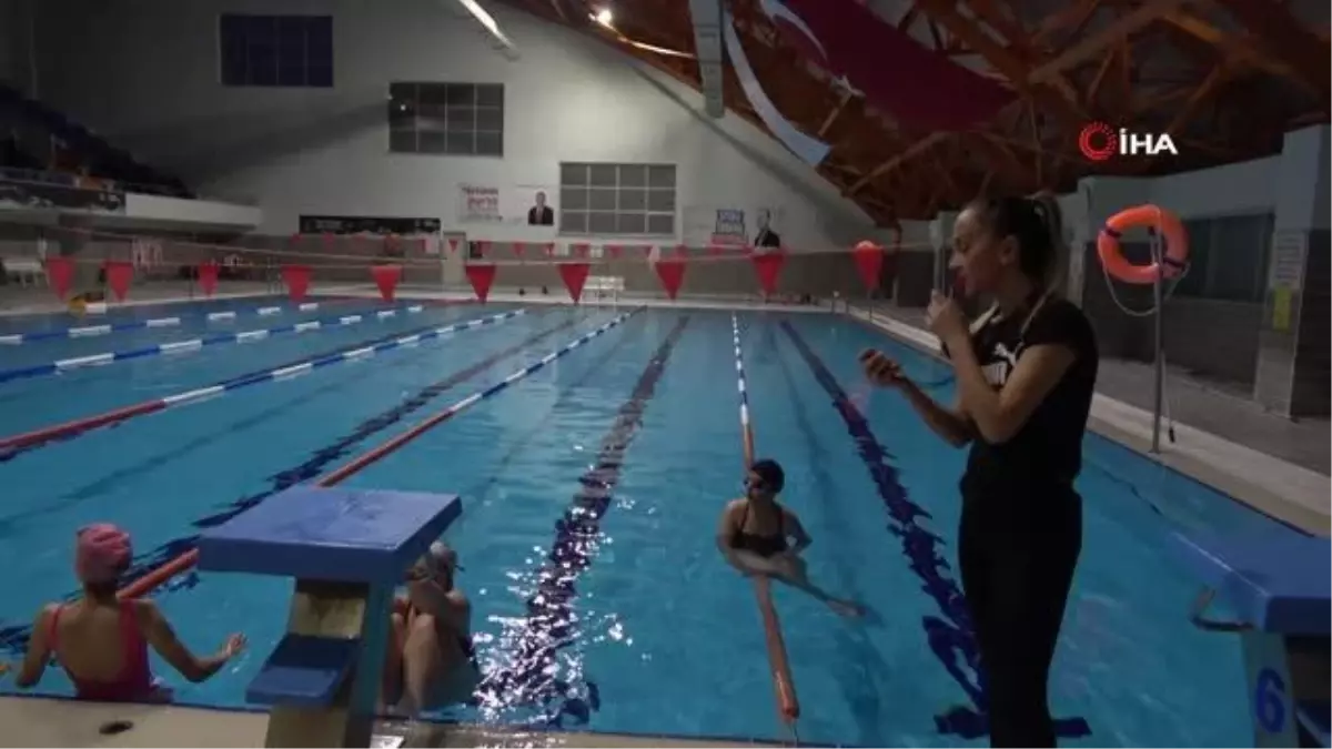 Öğrencilerden antrenörlerine unutulmaz \'Öğretmenler Günü\' sürprizi