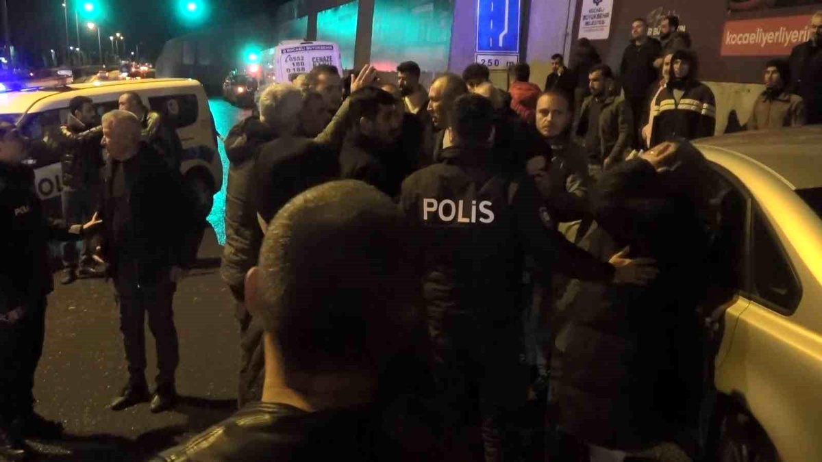 Gölcük\'te otomobilin çarptığı kız çocuğu hayatını kaybetti