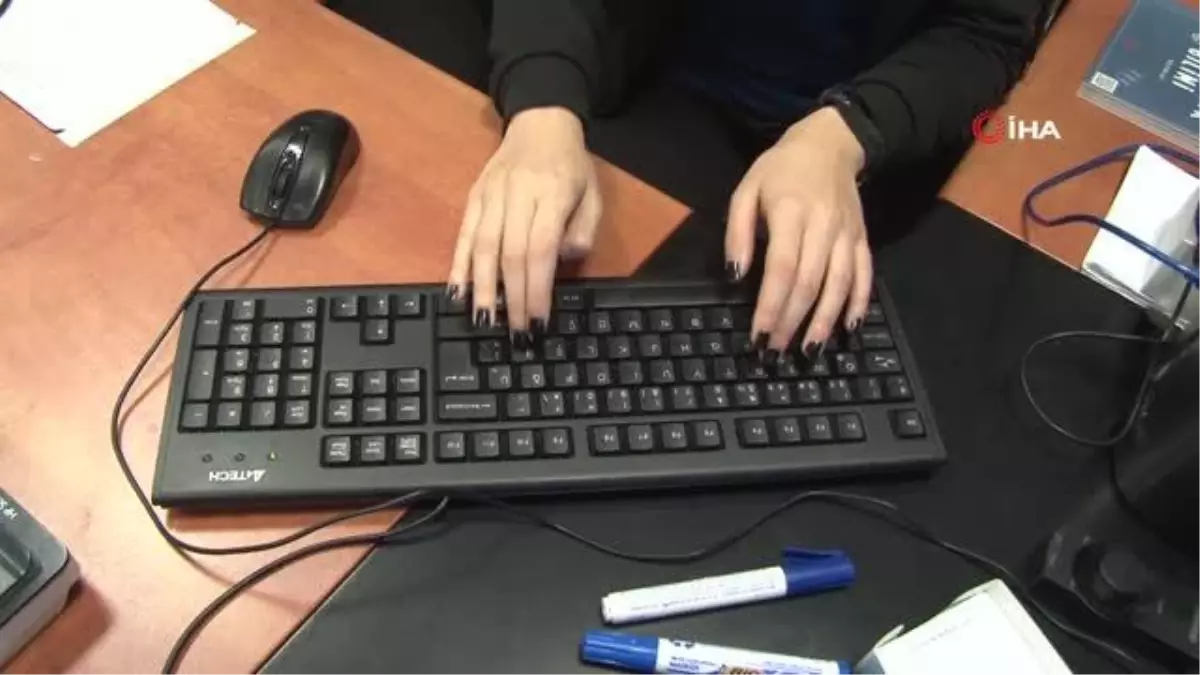 Sadife öğretmen 8 yıldır hem İngilizce öğretiyor hem de TÜBİTAK projeleriyle derece elde ediyor