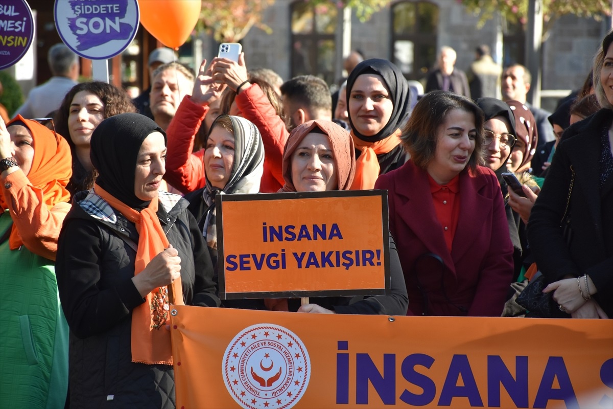 Trabzon\'da Kadına Yönelik Şiddete Karşı Farkındalık Yürüyüşü