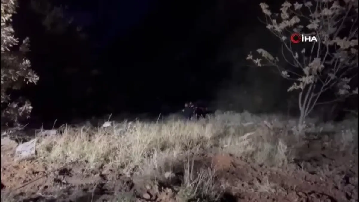 Tunceli\'de otomobil uçuruma yuvarlandı: 2 yaralı