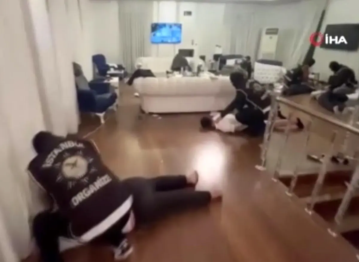 İstanbul\'da silahlı suç örgütü operasyonu: 22 tutuklama