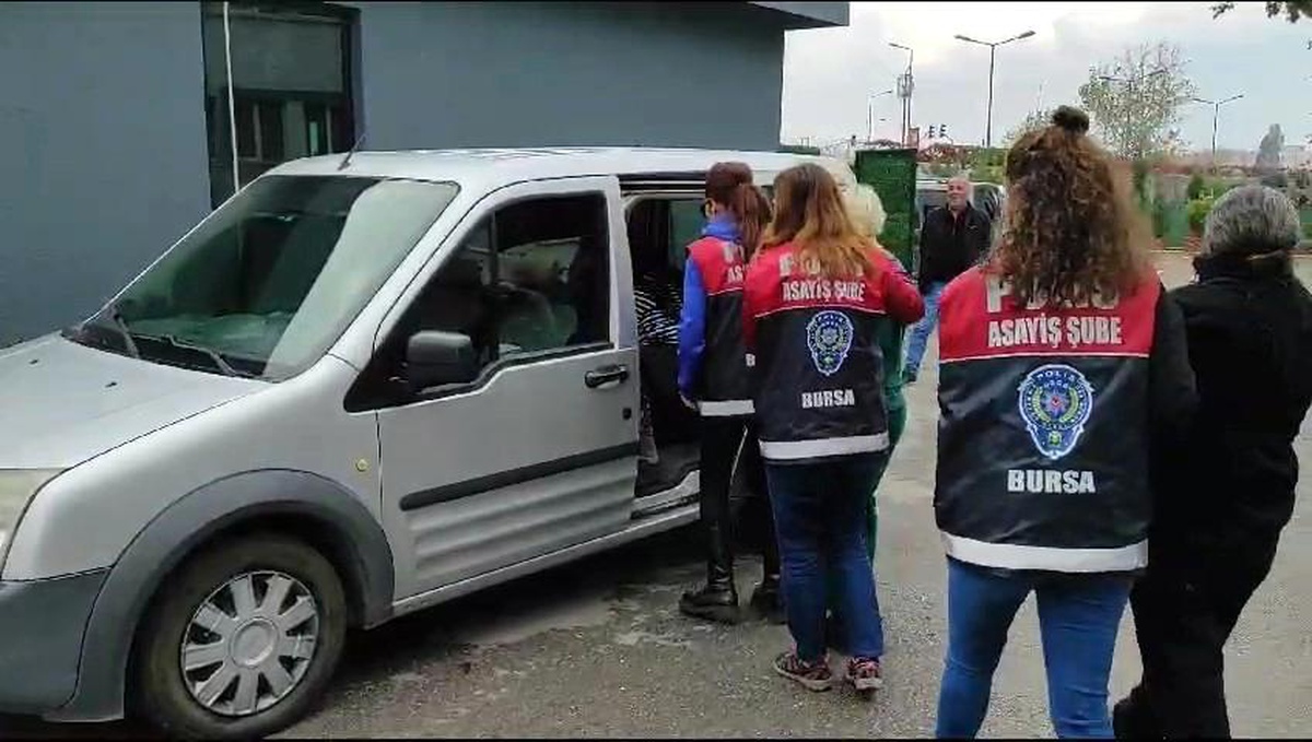 Bursa\'da Kadın Yankesiciler Sokak Timi Tarafından Yakalandı