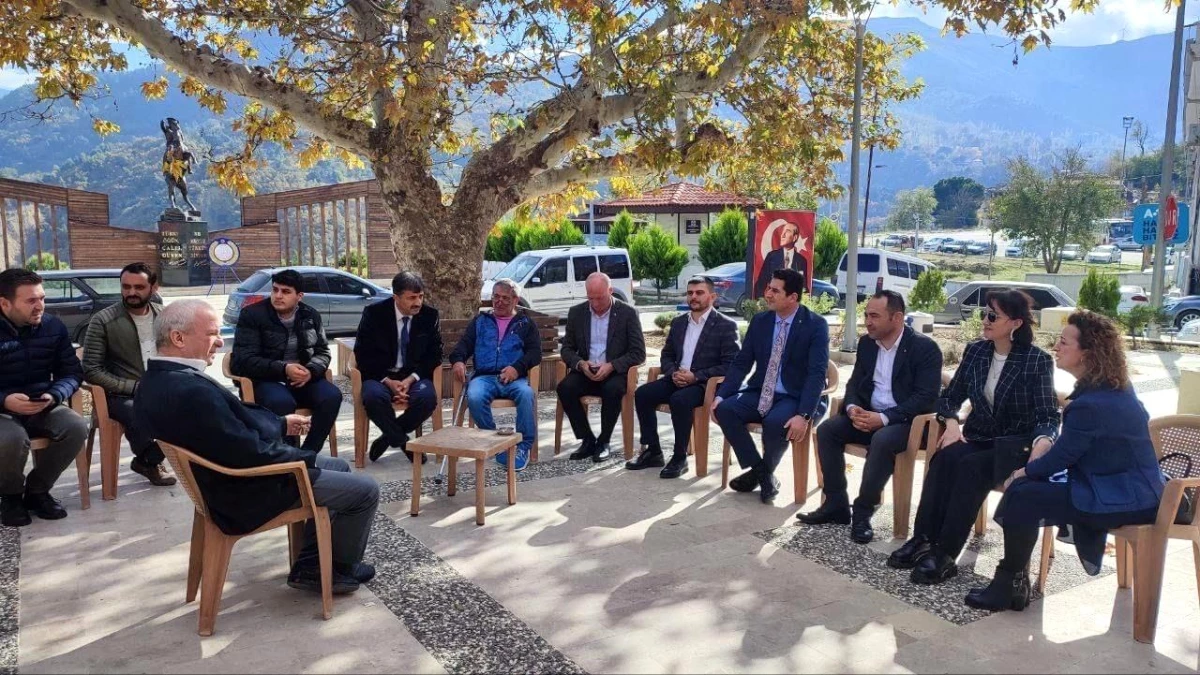 AK Parti Denizli İl Başkanı Yücel Güngör, Babadağ\'da vatandaşlarla buluştu