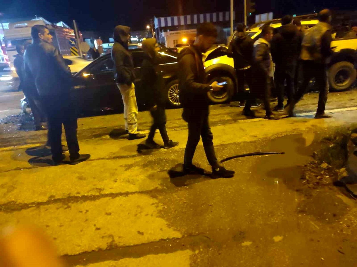Konya\'da alkollü sürücünün karıştığı trafik kazasında 7 kişi yaralandı