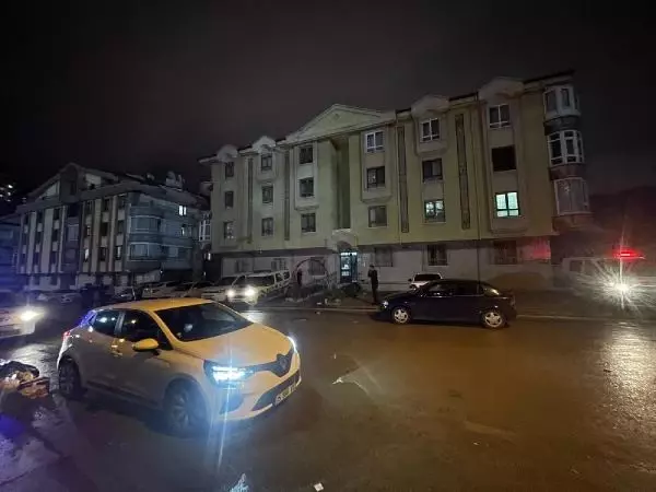 Komşular Arasında Tadilat Nedeniyle Çıkan Gürültü Kavgası: 1 Ölü, 5 Yaralı Komşular Arasında Tadilat Nedeniyle Çıkan Gürültü Kavgası: 1 Ölü, 5 Yaralı