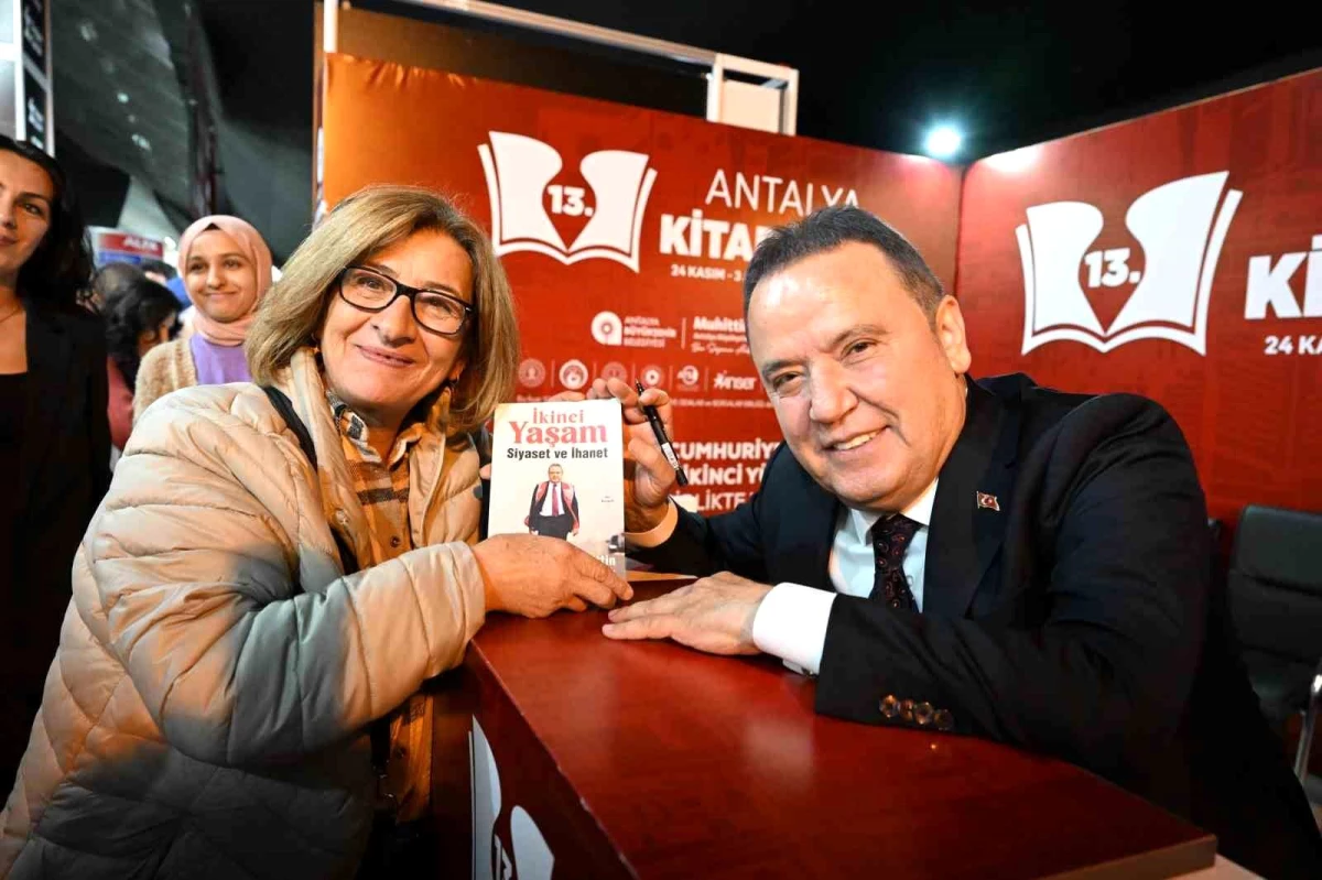 Antalya Kitap Fuarı Kitapseverlerin Yoğun İlgisiyle Karşılandı