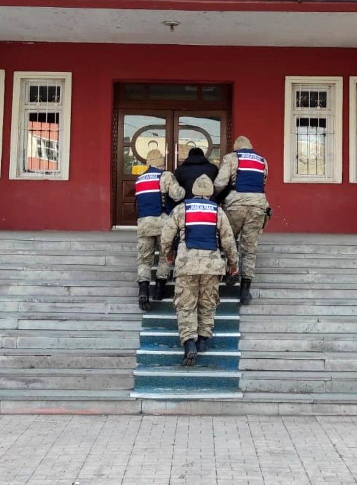 Erzurum\'da 6 Aranan Şahıs Yakalandı