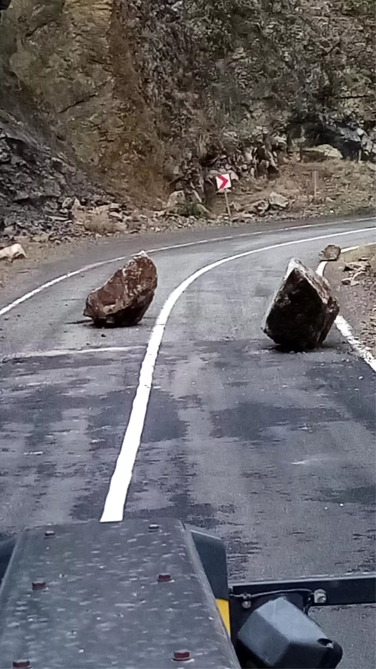 Artvin-Ardahan karayolu Ortaköy köyünde heyelan meydana geldi