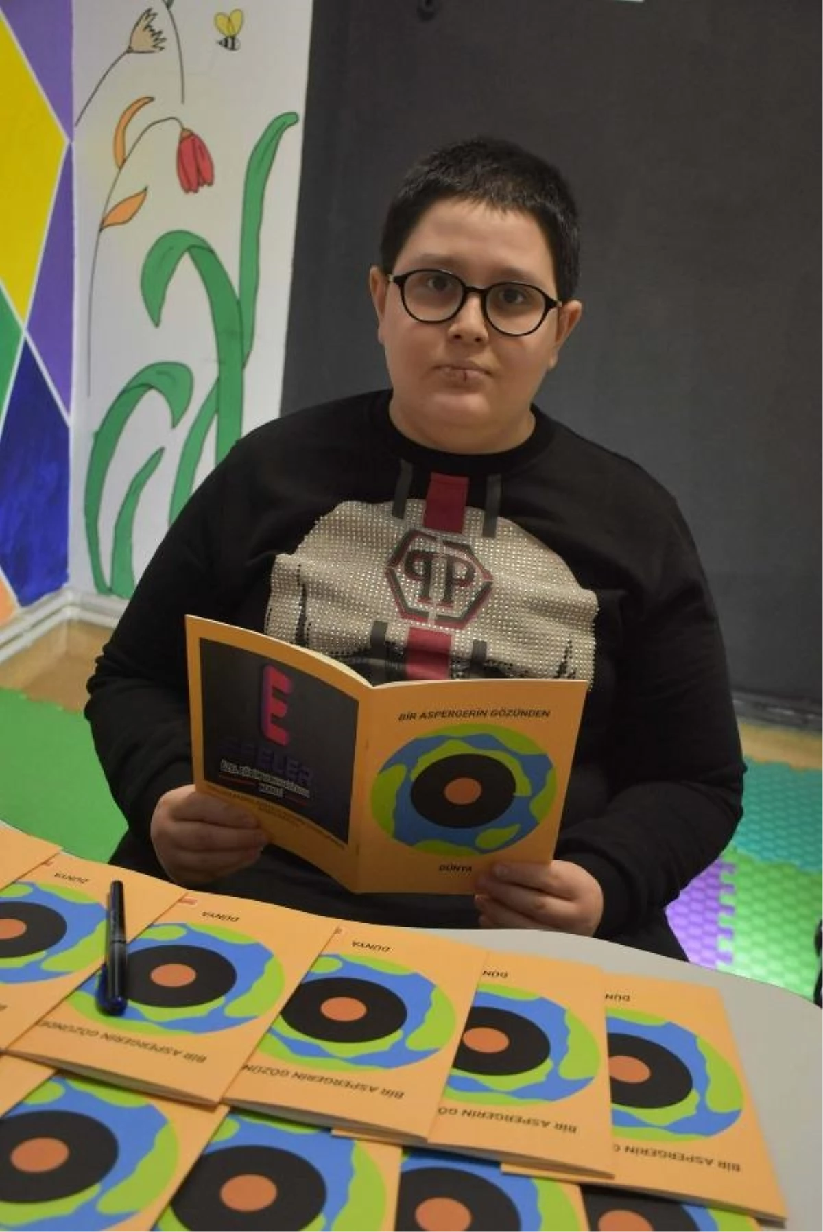 Asperger sendromlu Barkan, 14 yaşında şiir kitabı çıkardı