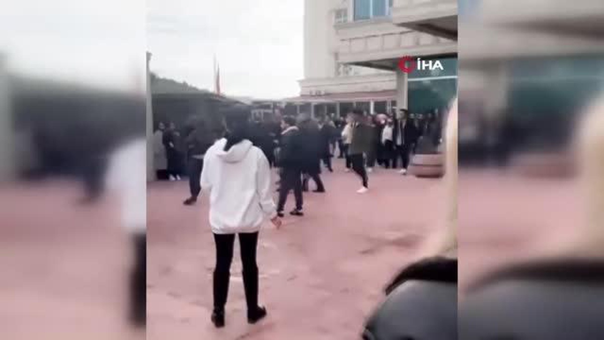 Avcılar\'da Üniversite Kampüsünde Kavga Çıktı
