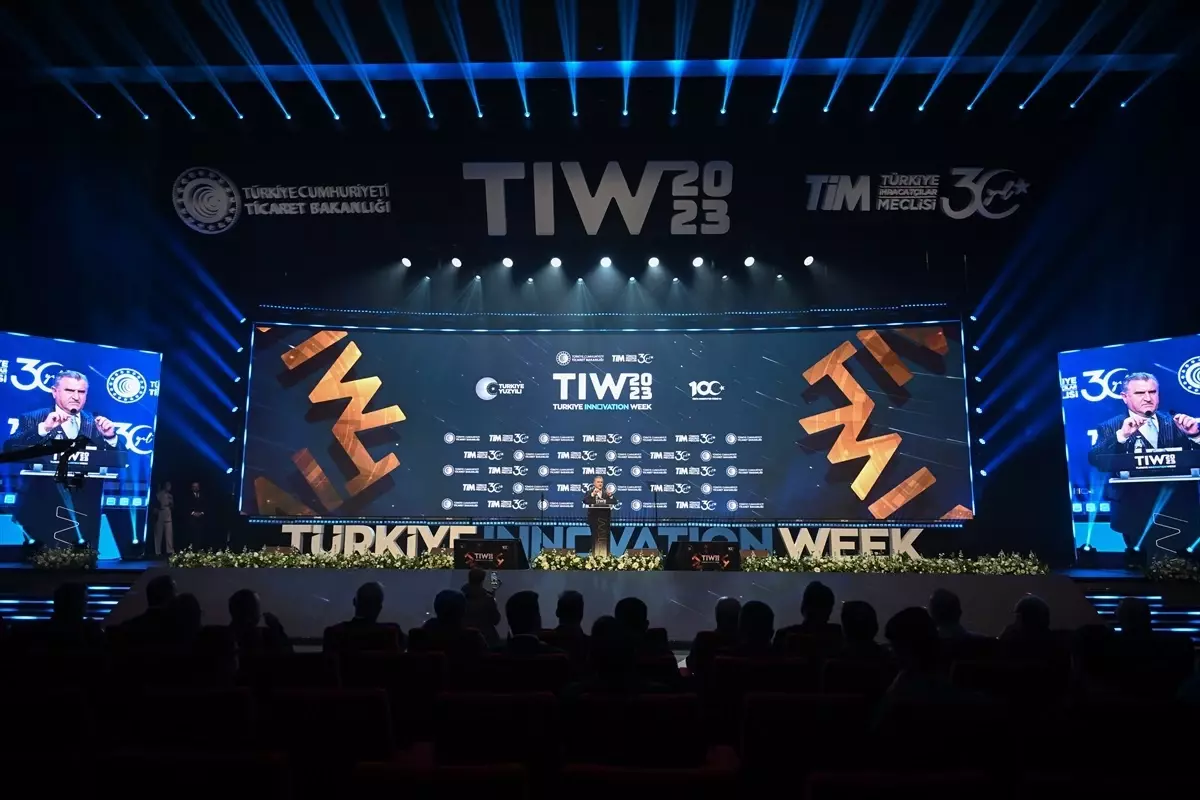 Gençlik ve Spor Bakanı Osman Aşkın Bak, Türk gençlerine güvendiklerini söyledi