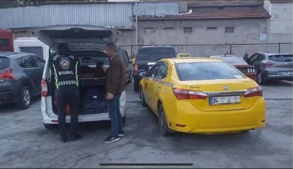 Bakırköy\'de turistleri almak için Türk yolcuları indiren taksici gözaltına alındı