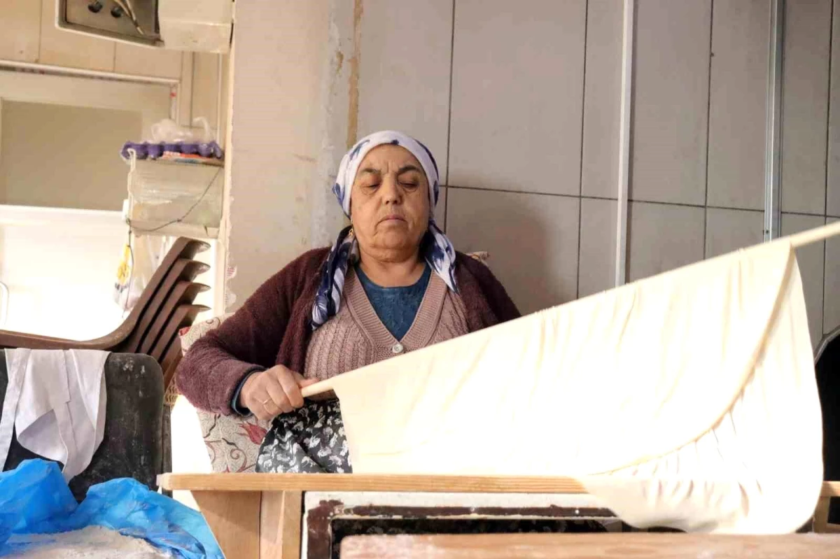 Felahiye\'de kadınlar doğal tandır ekmeği ve yufka üreterek ev ekonomilerine katkı sağlıyor