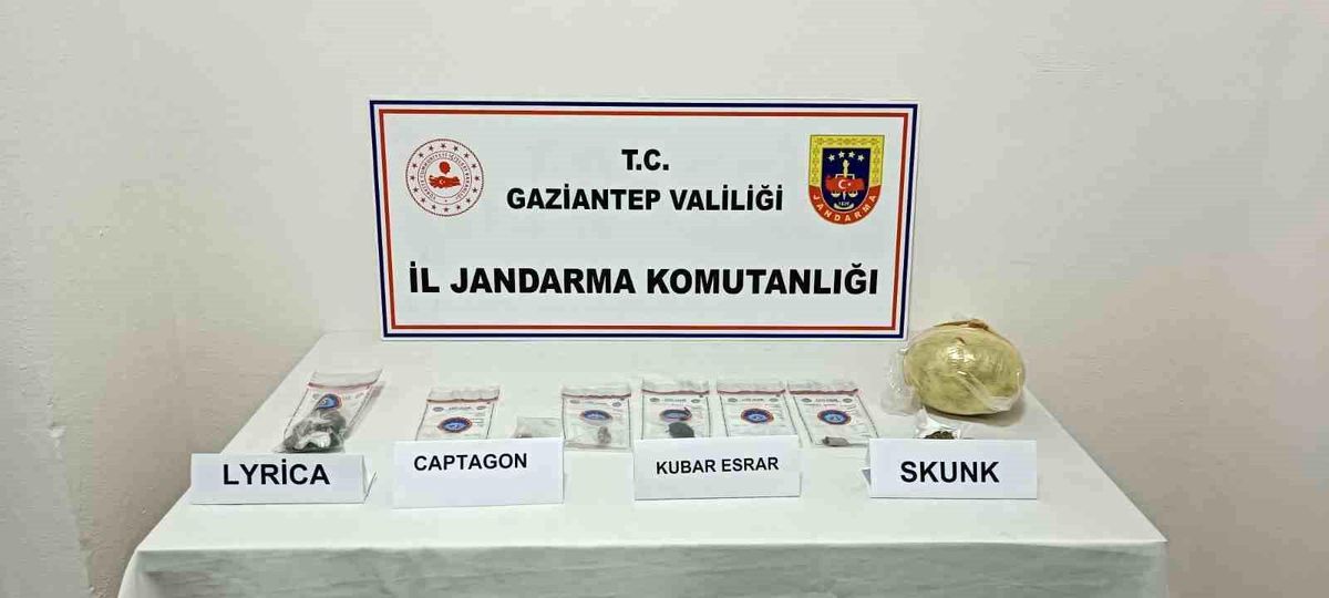 Gaziantep\'te Jandarma Operasyonu: 6 Şahıs Yakalandı, 1 Kilogram Skunk Ele Geçirildi