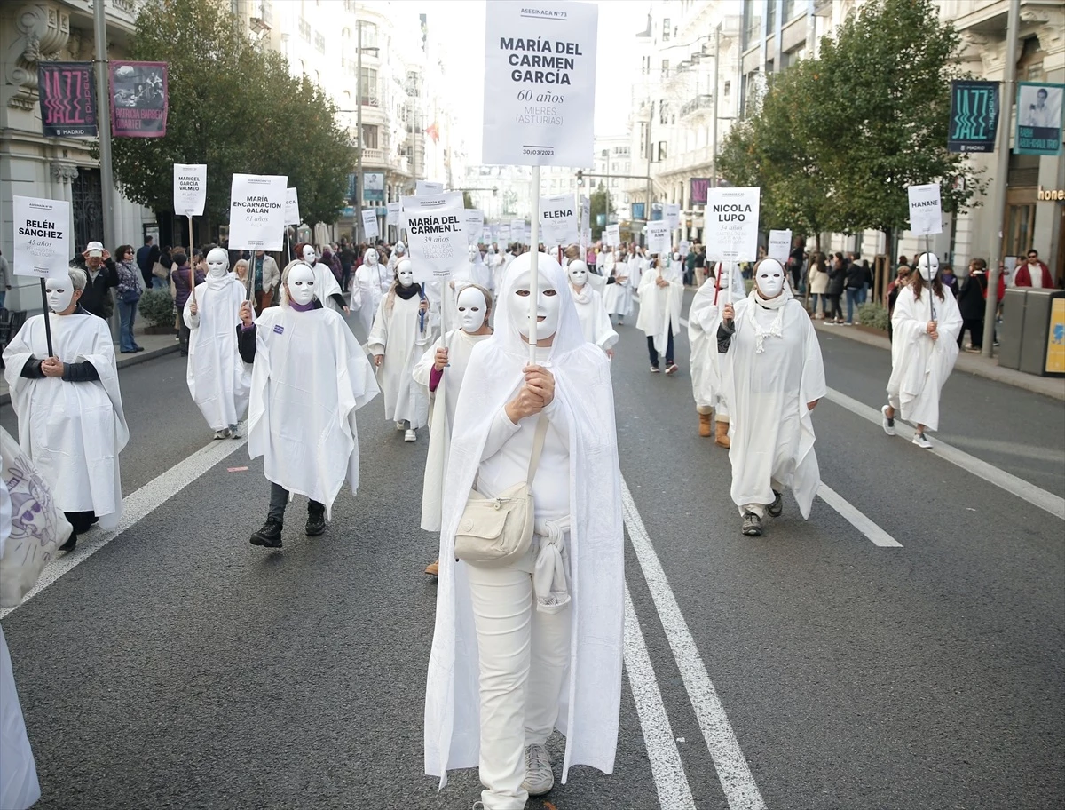 İspanya\'da Kadına Yönelik Şiddete Karşı Gösteri