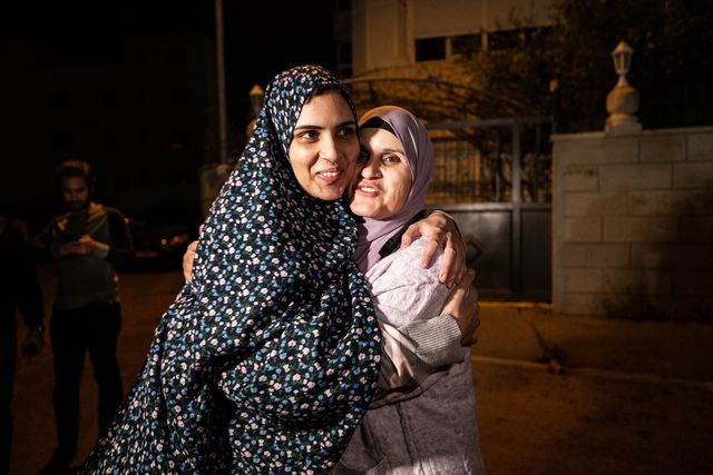 İsrail hapishanesinden serbest bırakılan Filistinli esir kadınlar AA'ya konuştu Açıklaması İsrail hapishanesinden serbest bırakılan Filistinli esir kadınlar AA'ya konuştu Açıklaması