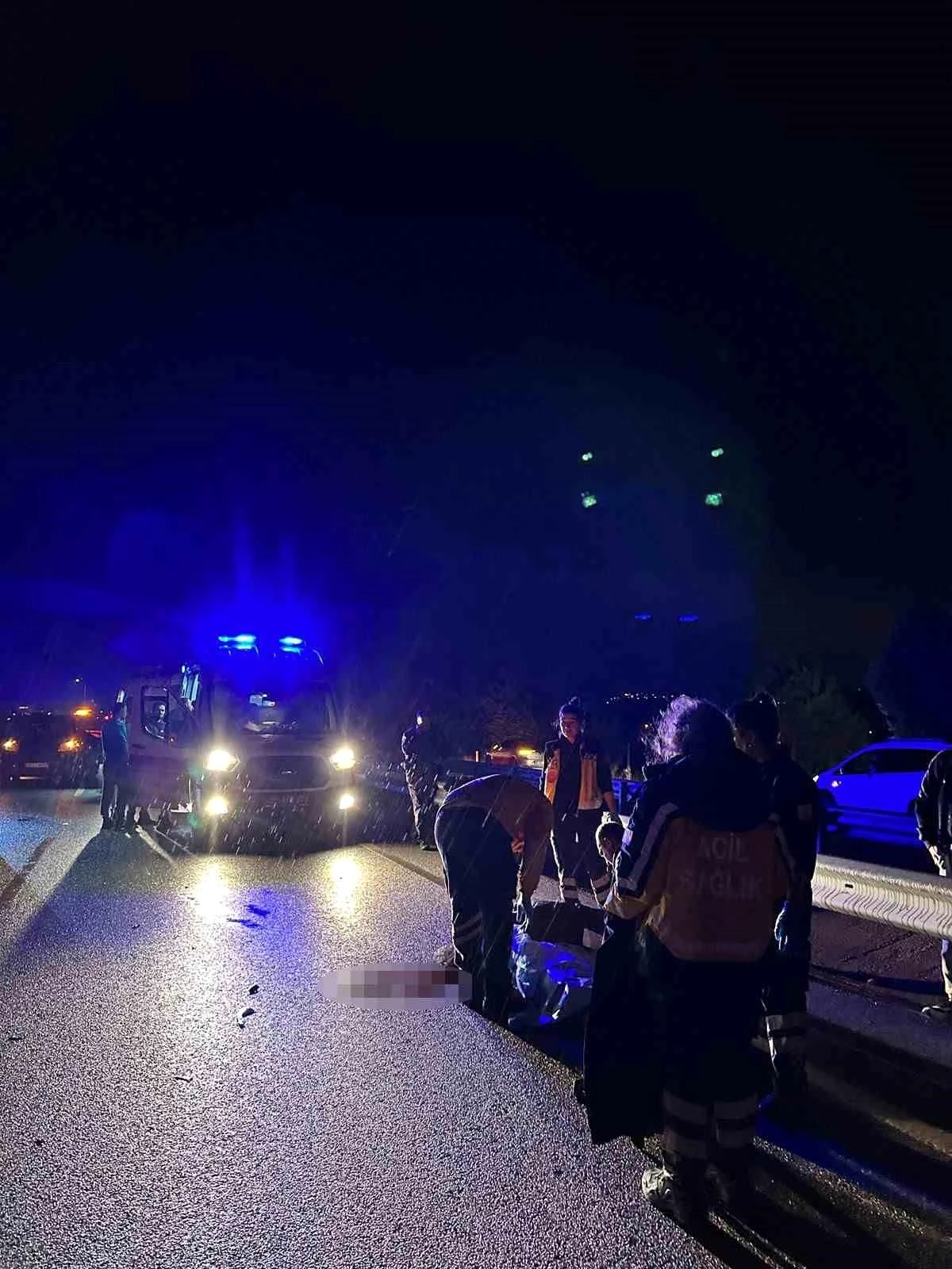 İzmir\'de tartışan 2 kişi, çarpan araçların altında kalarak hayatını kaybetti