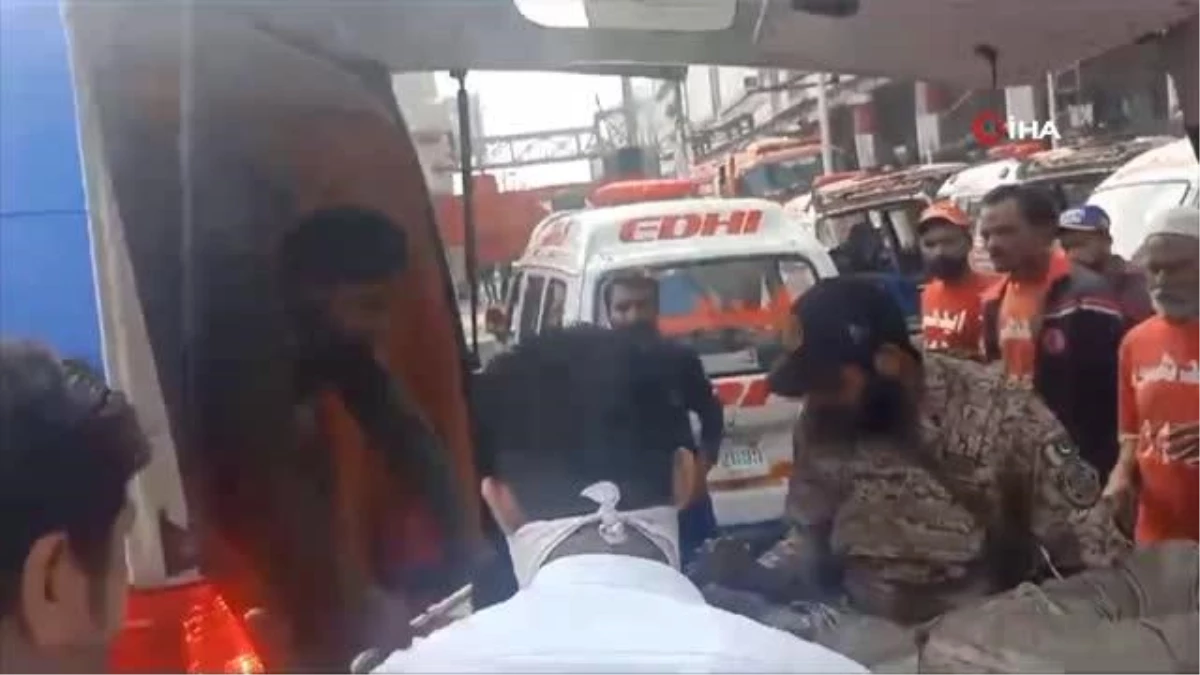 Pakistan\'ın Karaçi kentinde yangında 11 kişi hayatını kaybetti