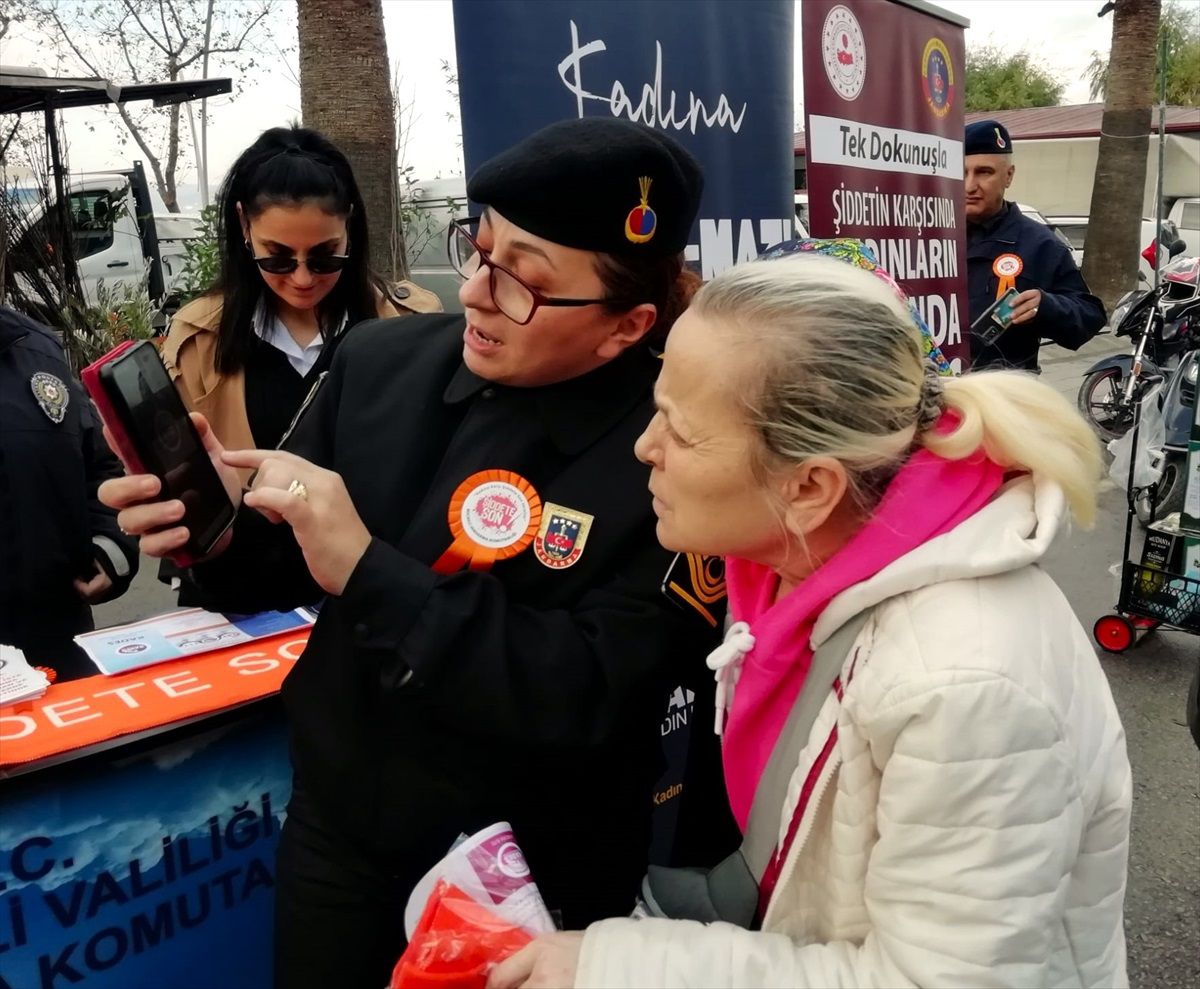 Kocaeli\'de şiddetle mücadele ve KADES bilgilendirme çalışması