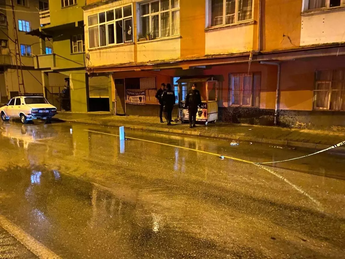 Adana\'da kavgayı izleyen genci silahla yaraladılar