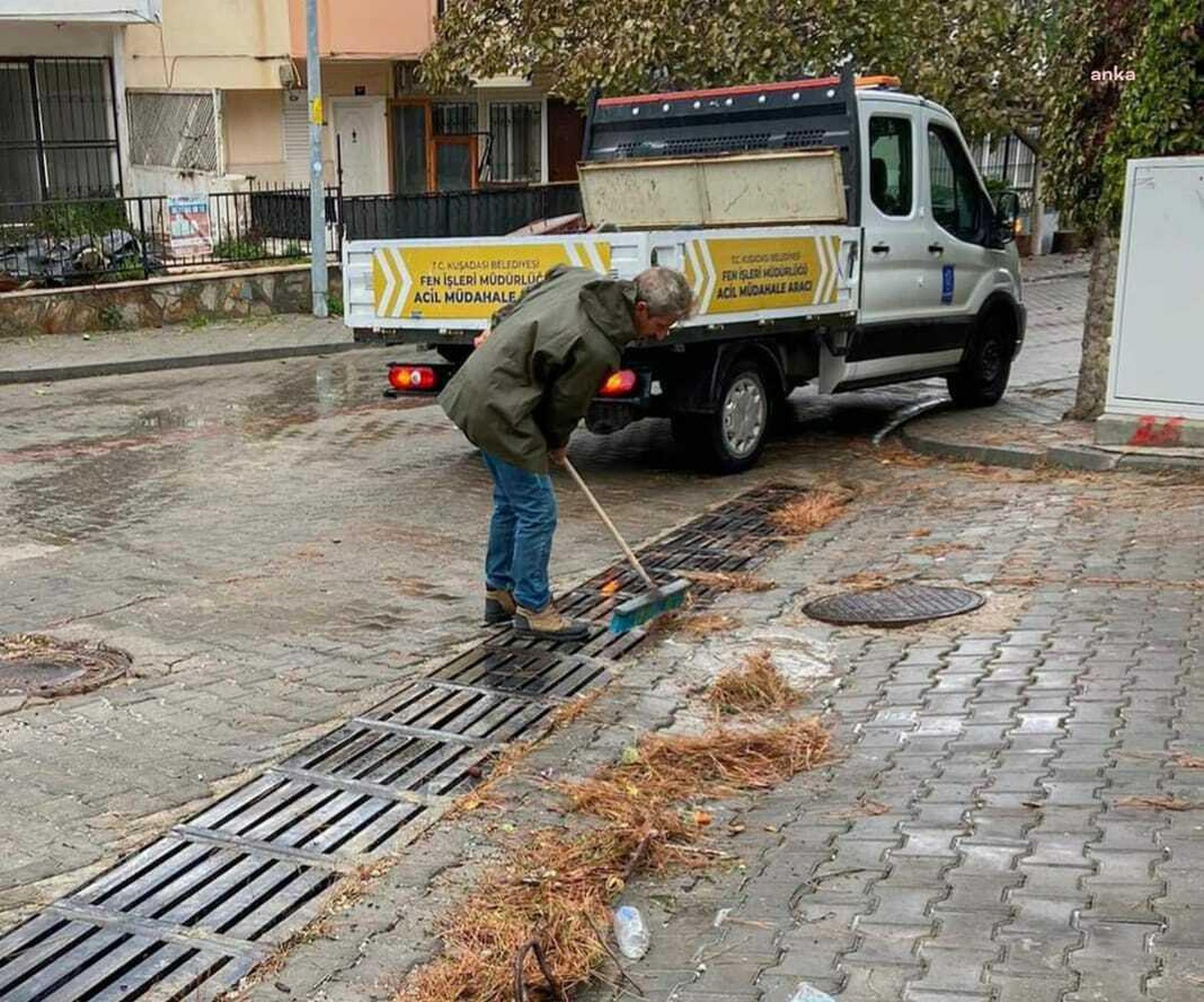 Kuşadası Belediyesi Şiddetli Sağanak ve Fırtınada Müdahale Etti