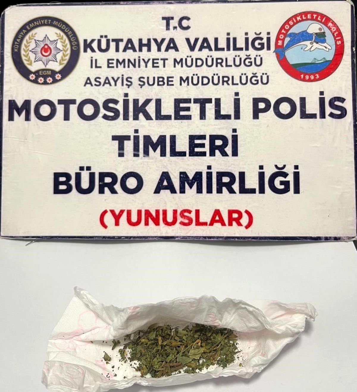 Kütahya\'da Motosikletli Polis Timlerince 2 şahsın üst aramasında bonzai ele geçirildi