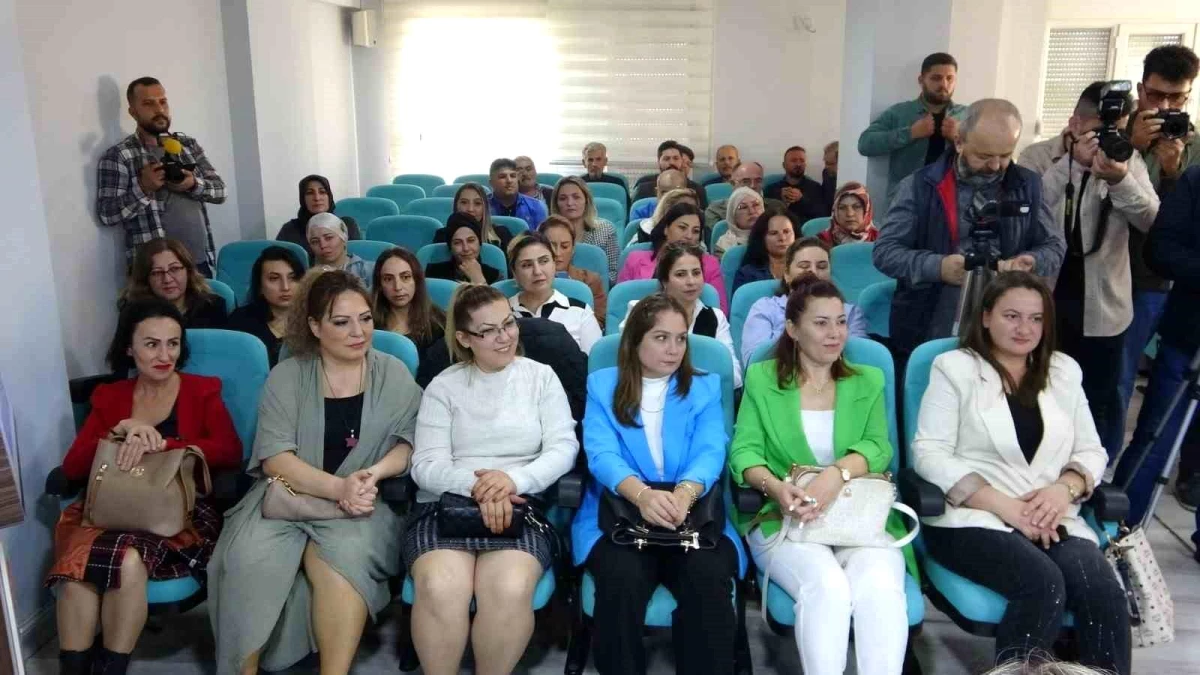 Manavgat\'ta 40 kadın AK Parti saflarına katıldı