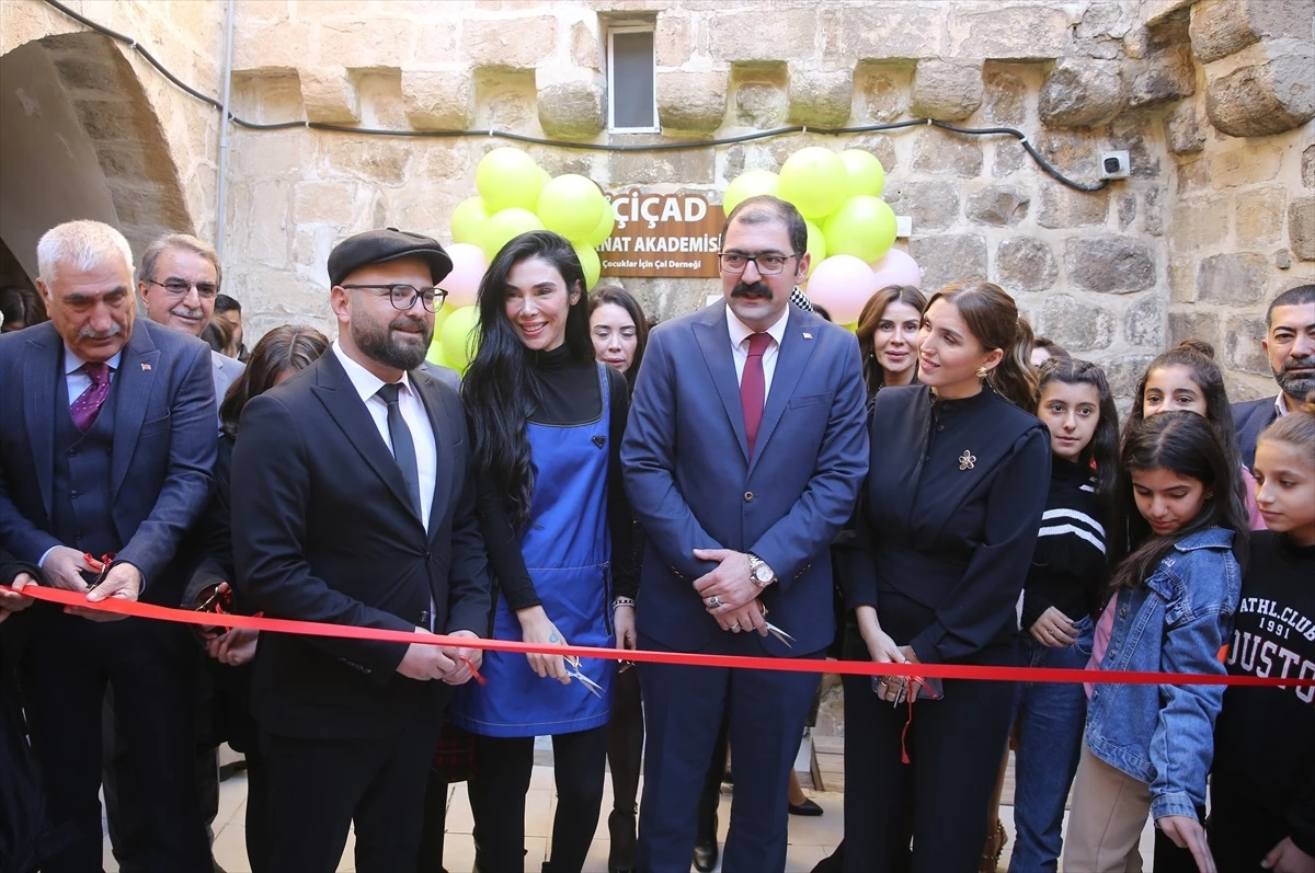 Mardin\'de Çocuklar İçin Sanat Okulu Açıldı