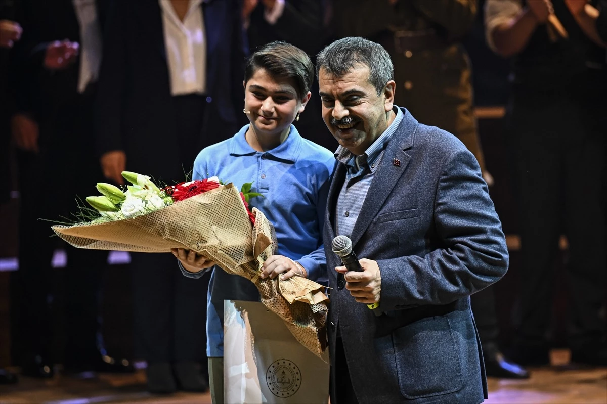 MEB Cumhuriyet\'e Doğru Tiyatro Oyununu İlk Kez Ankara\'da Sergiledi