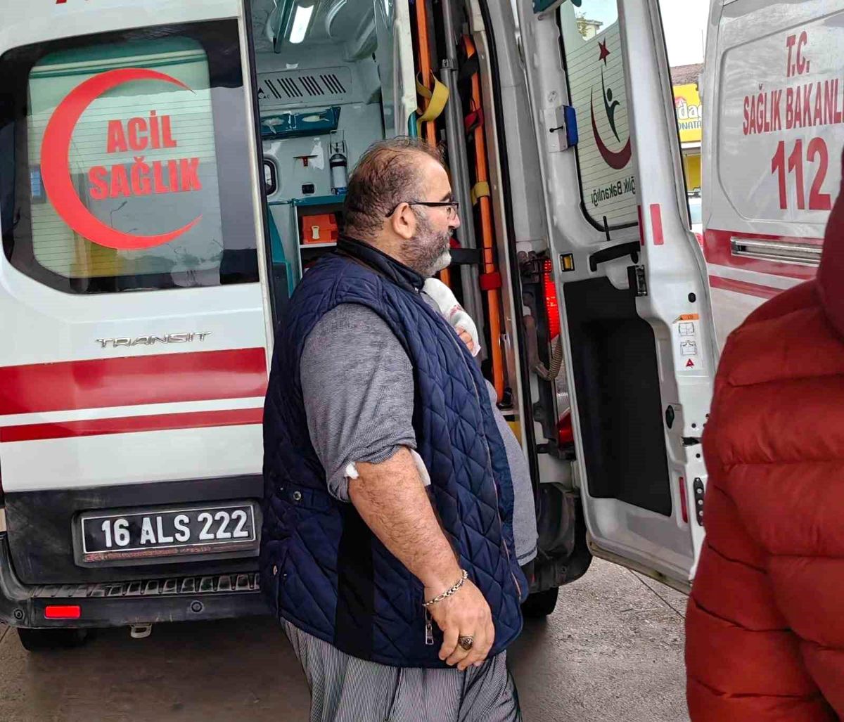 İnegöl\'de meyve keserken yaralanan adam hastaneye kaldırıldı