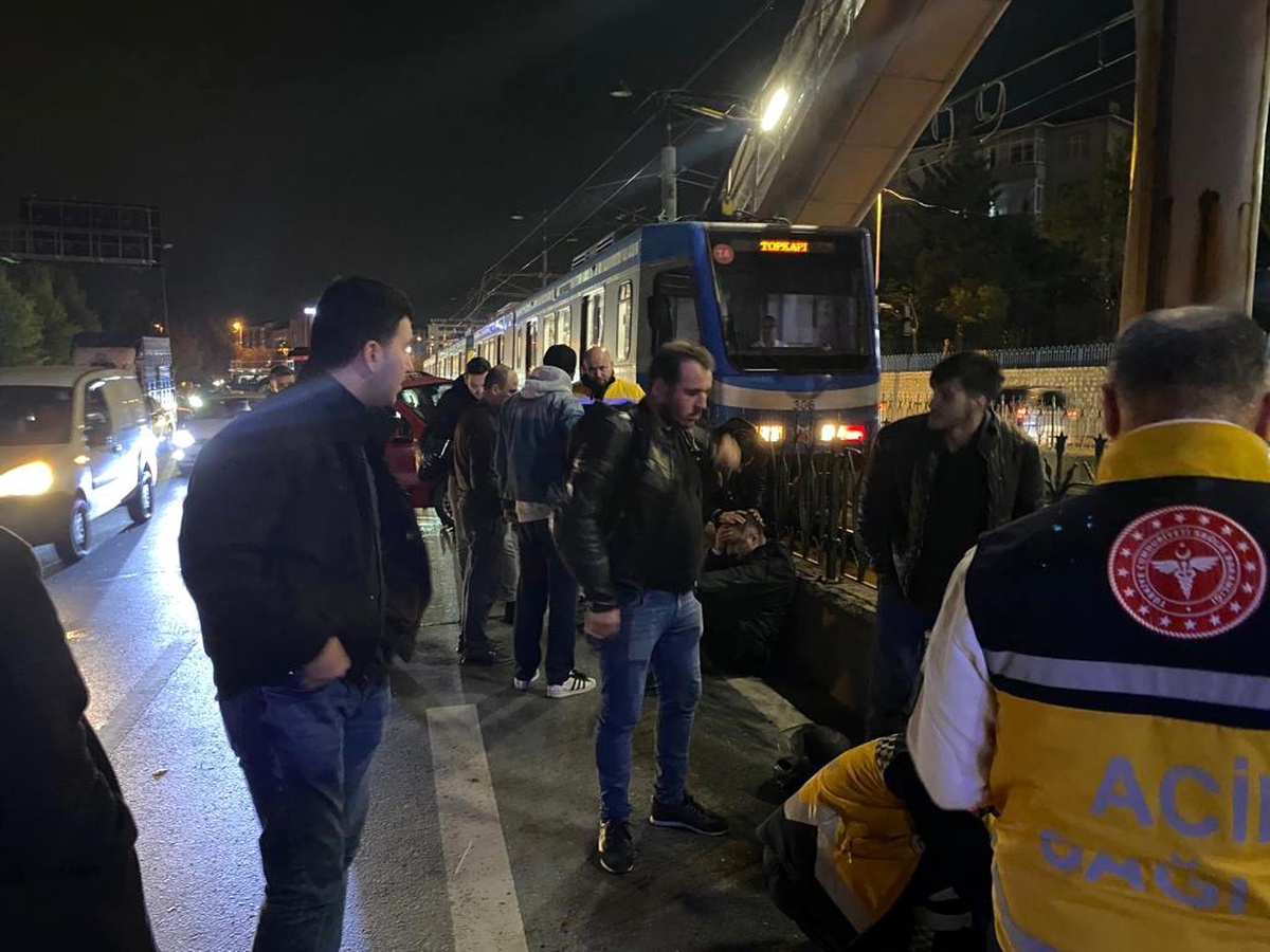 Sultangazi Belediyesi, İstanbul\'da meydana gelen trafik kazasına hızla müdahale etti
