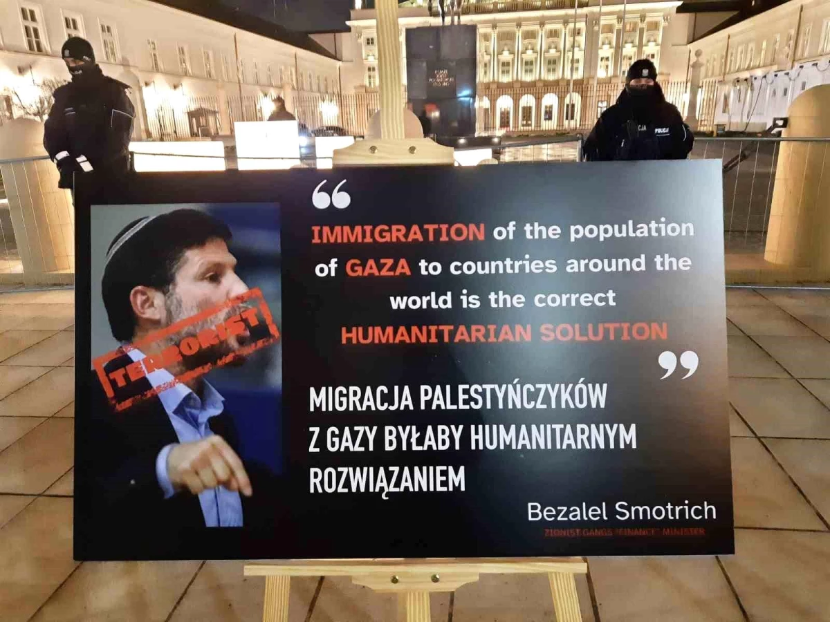 Varşova\'da Polonyalılar Filistin\'e Destek Gösterisi Düzenledi