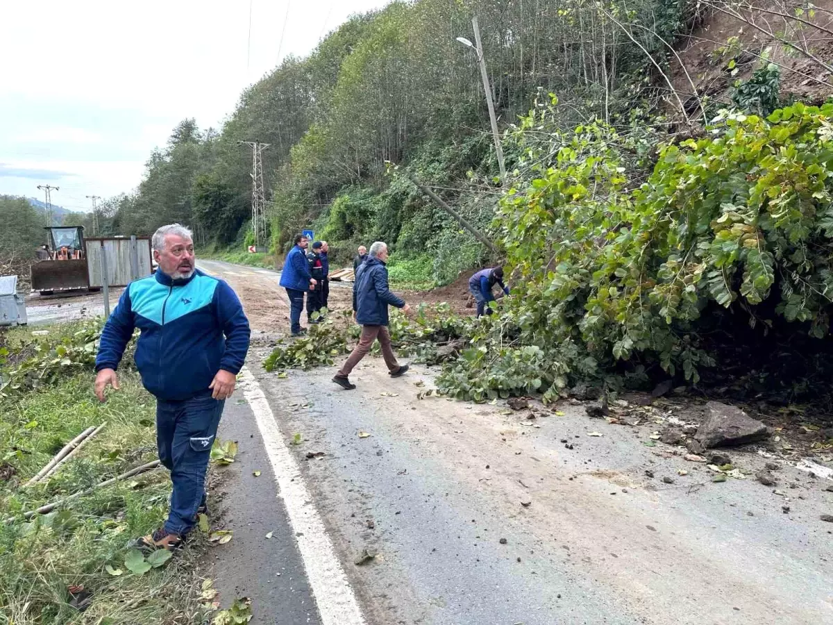 Rize Pazar-Hemşin Karayolu Heyelan Nedeniyle Kapandı