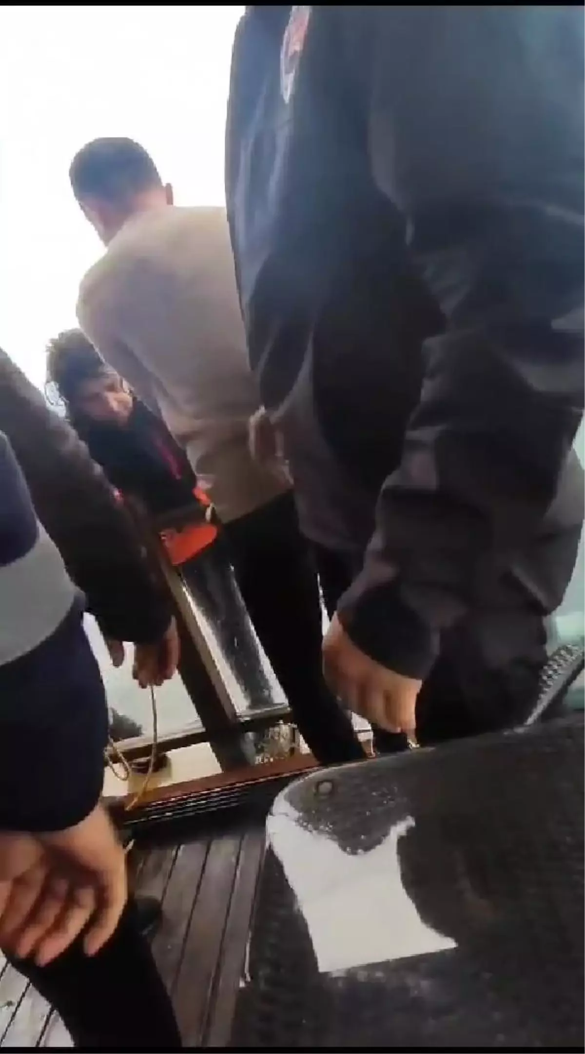 Kuvvetli rüzgar ve yağışta kanocular zor anlar yaşadı