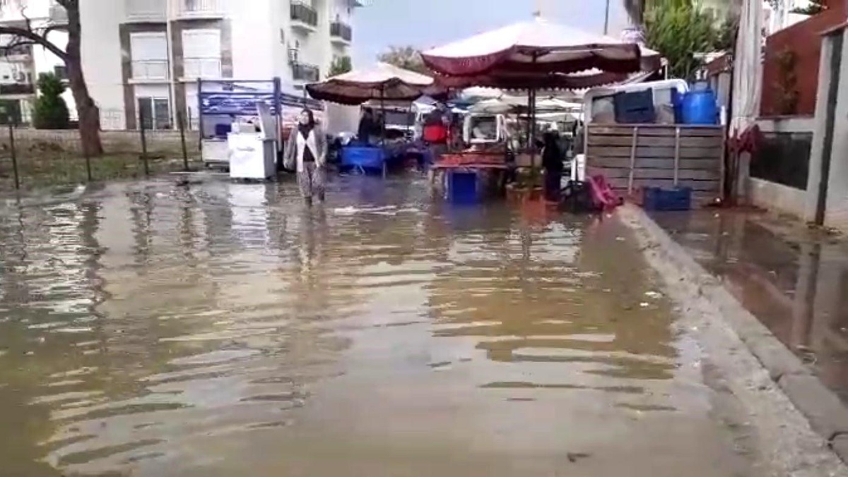Antalya\'da Sanayi Çalışanlarının Hurda Malzeme ile Sandal Gezintisi