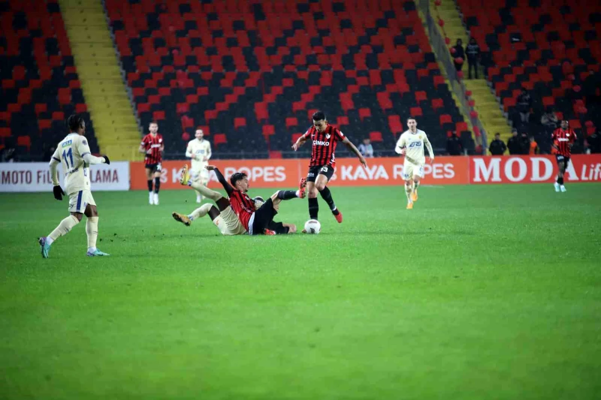 Gaziantep FK - Ankaragücü Maçı: İlk Yarı Sonucu 1-0