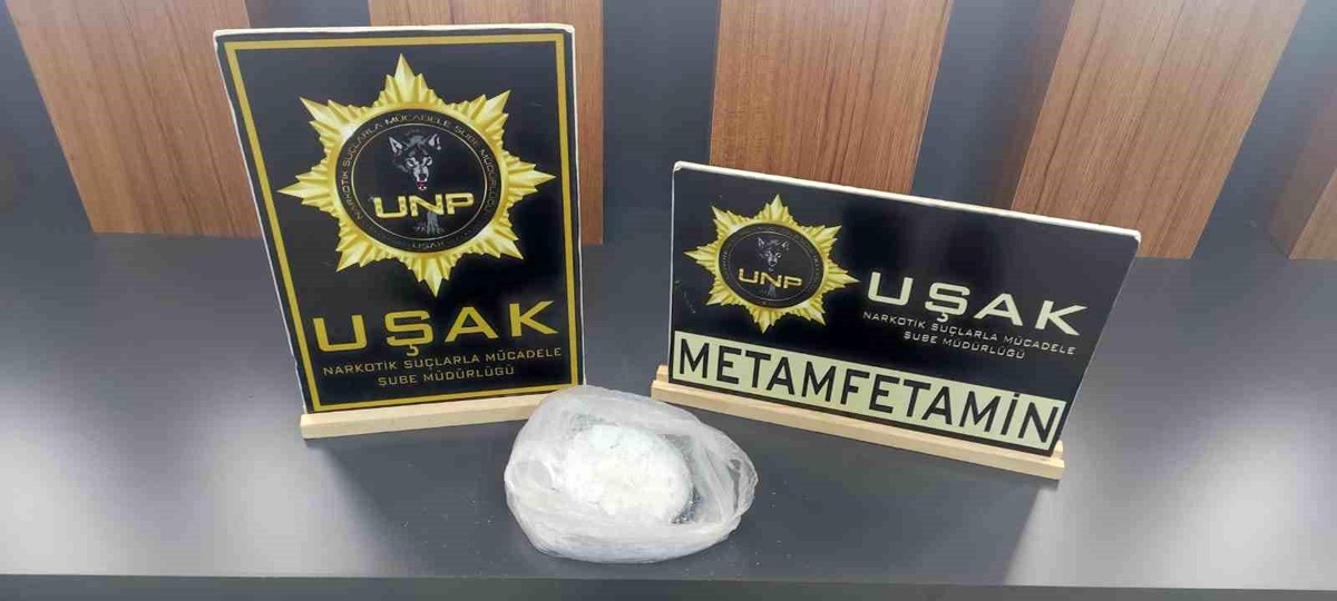 Uşak\'ta otomobilinde uyuşturucu bulunan şüpheli tutuklandı
