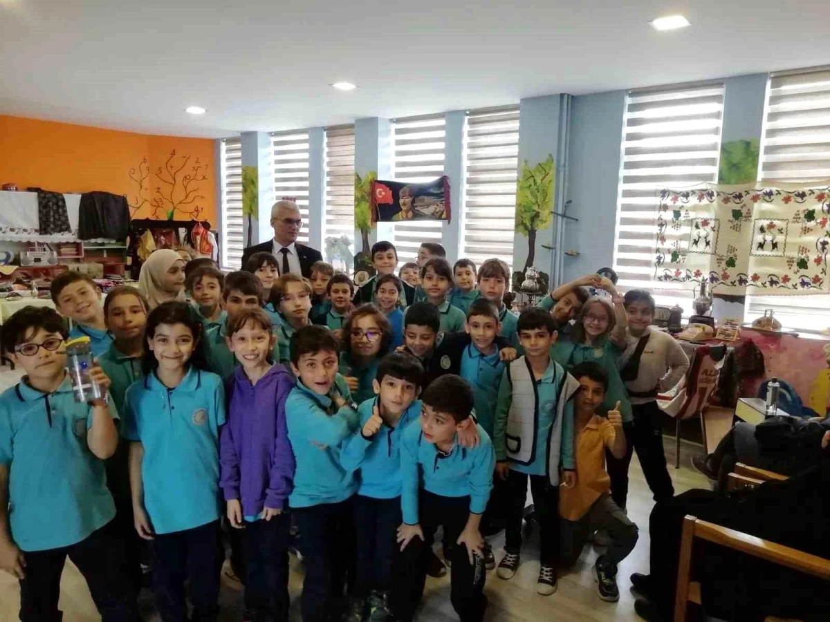 Sakarya\'da İlkokul Öğrencilerinden Öğretmenler Günü Sürprizi