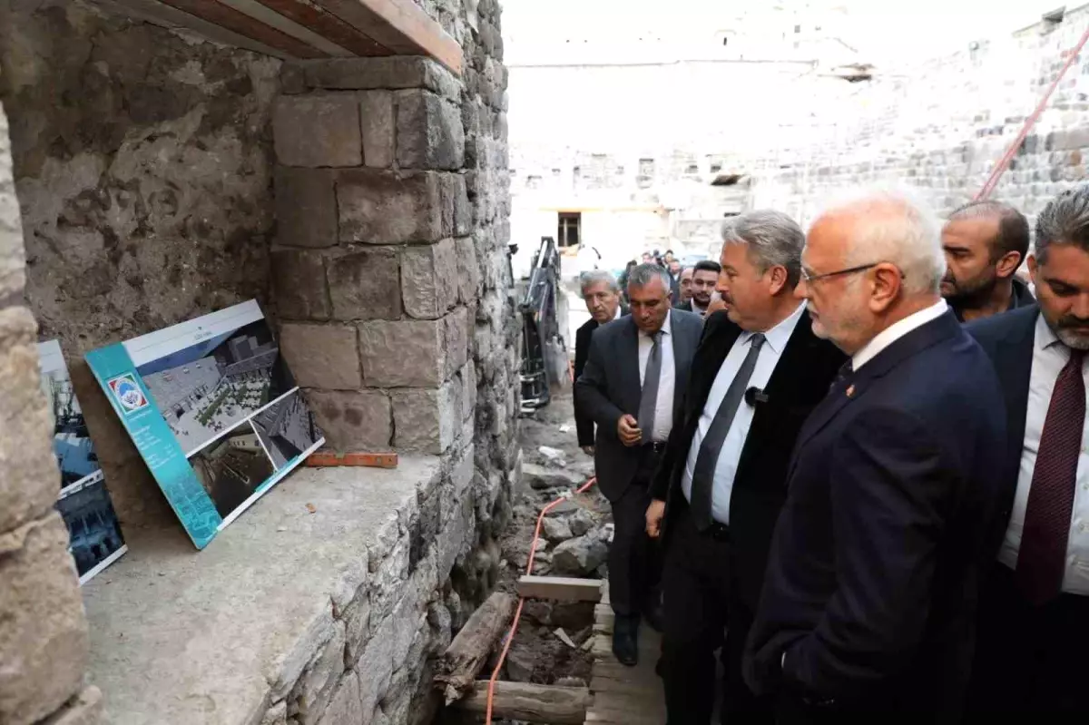 Melikgazi Belediye Başkanı Doç. Dr. Mustafa Palancıoğlu, Çarşı Melikgazi projesini ve Gön Han restorasyonunu inceledi